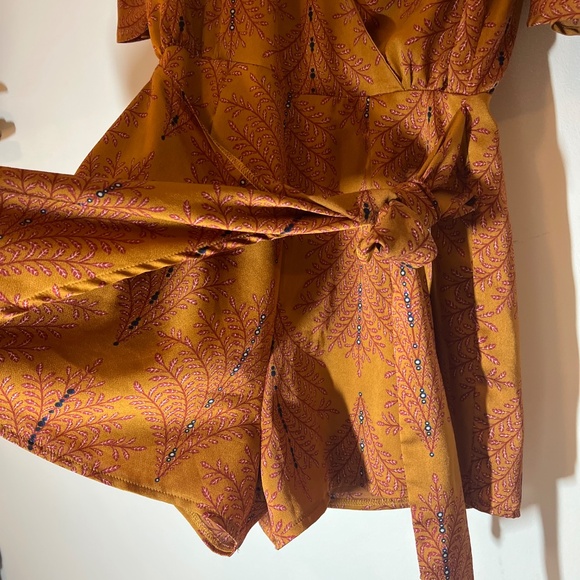 Women’s stunning romper - Picture 3 of 5